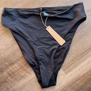 SKIMS NWT Cheeky Bikini Bottoms in Onyx